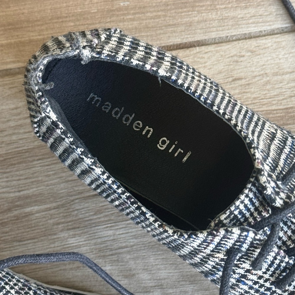 Madden Girl Marshall Black and White Houndstooth Platform Derby Shoes - Picture 6 of 7